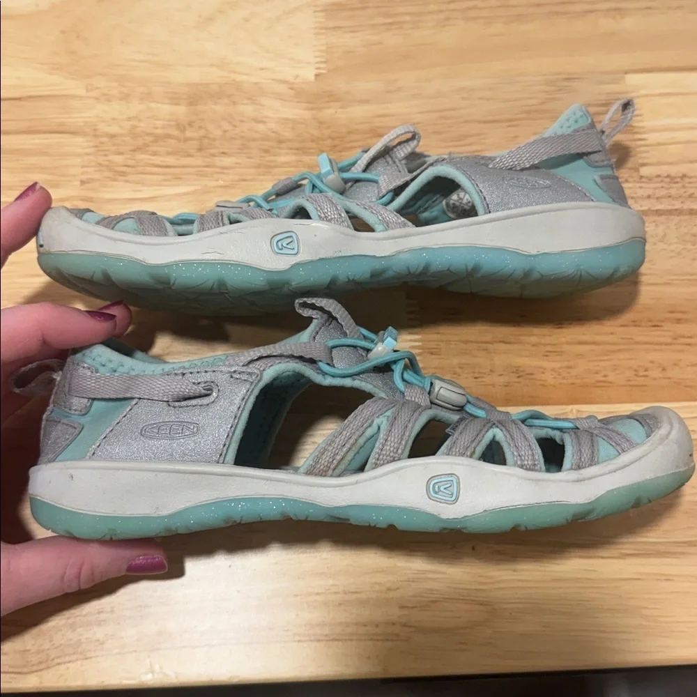 Keen Moxie Girl Water Sandals Youth Hiking Ocean Wave Vapor Teal Girls Size 2